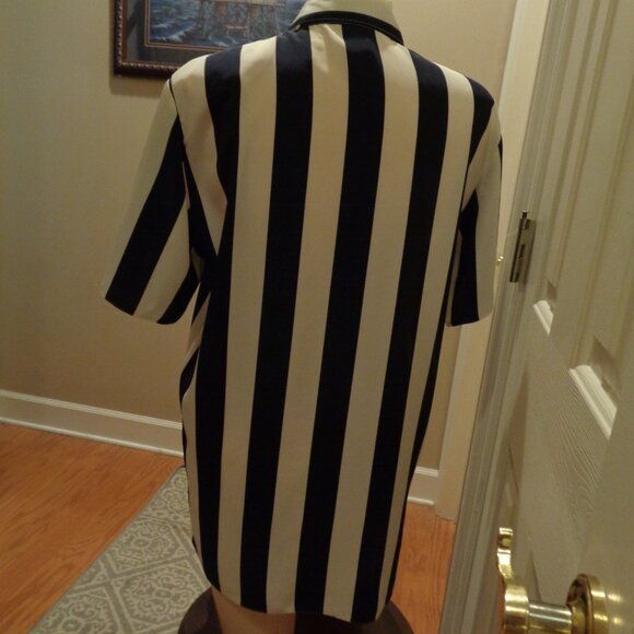 Statement navy and off-white blouse.  Look at those buttons!  By Etam of the UK - Picture 4 of 4